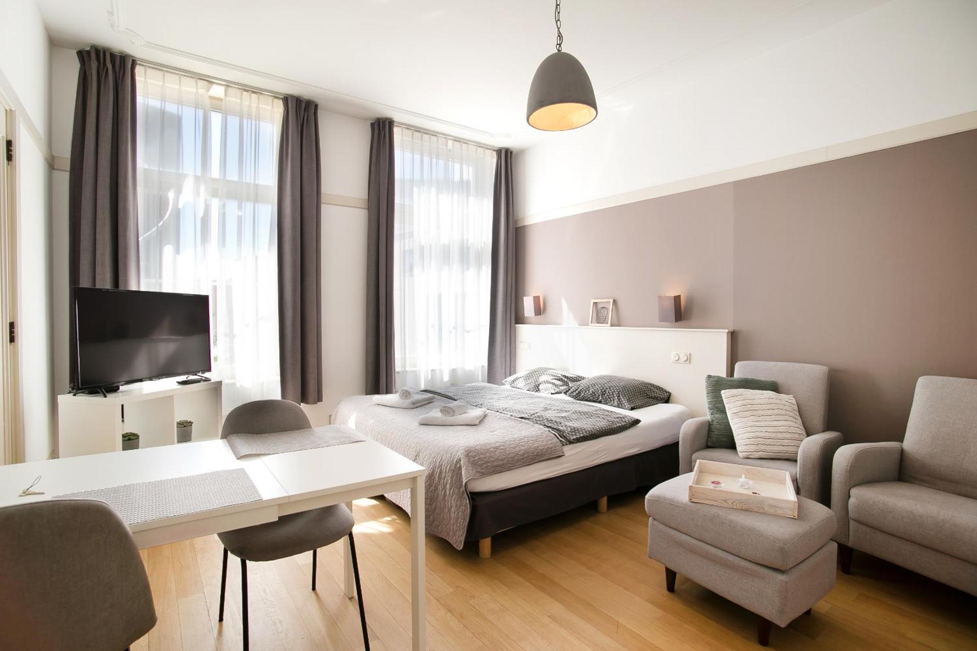 Stylish Coastal Apartment *