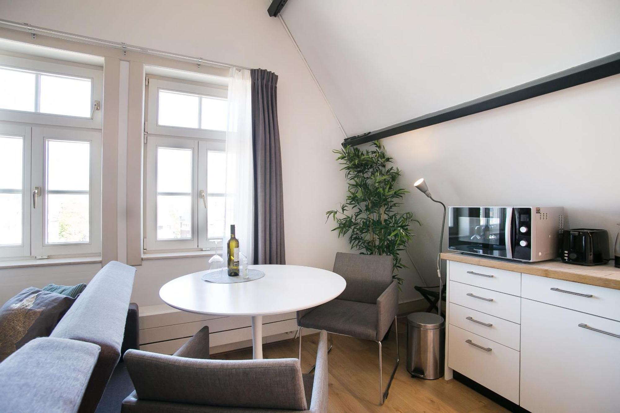 Stylish Coastal Apartment *