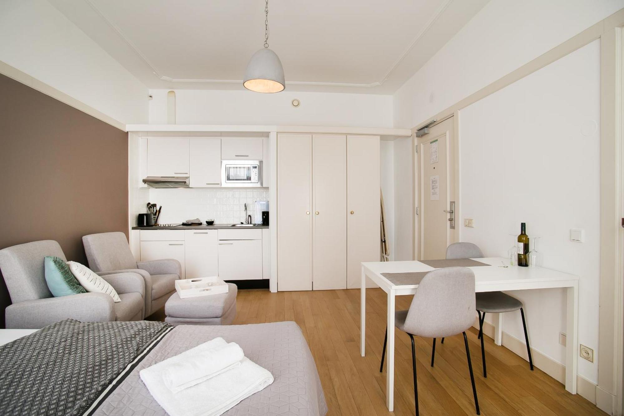 Stylish Coastal Apartment *